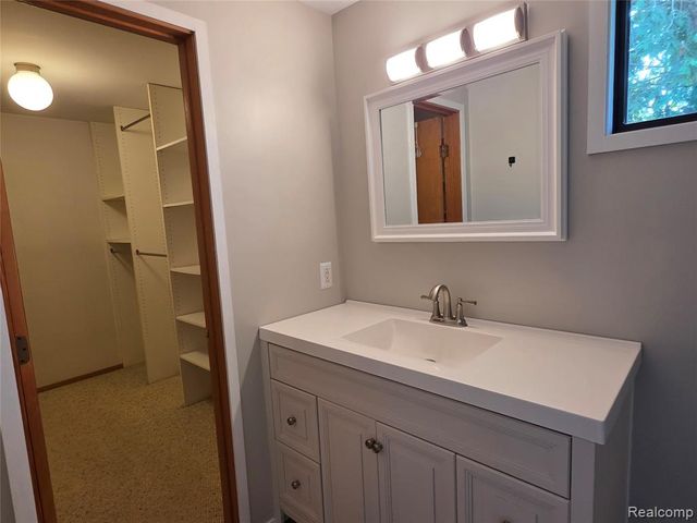1039 Cobalt Avenue, Waterford, MI 48327