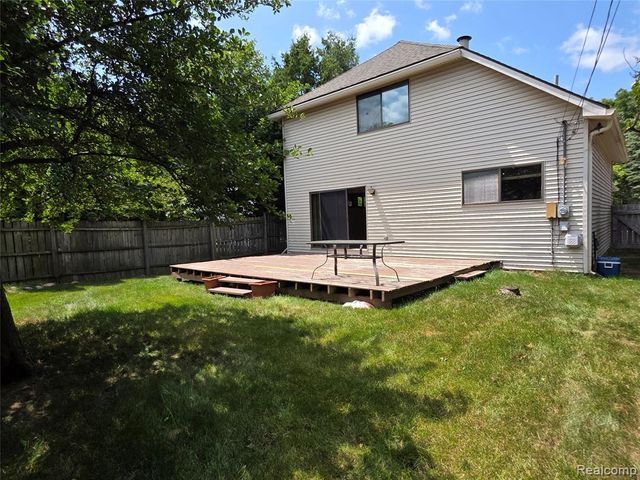 1039 Cobalt Avenue, Waterford, MI 48327