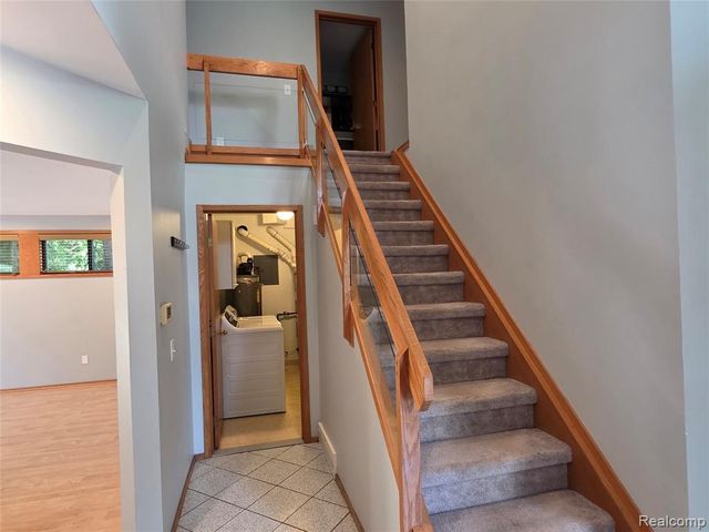 1039 Cobalt Avenue, Waterford, MI 48327