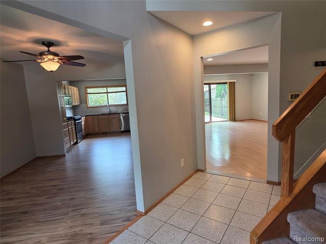 1039 Cobalt Avenue, Waterford, MI 48327