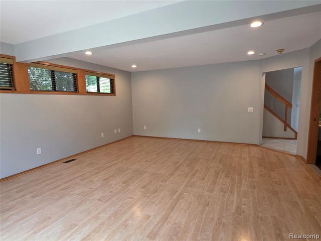1039 Cobalt Avenue, Waterford, MI 48327