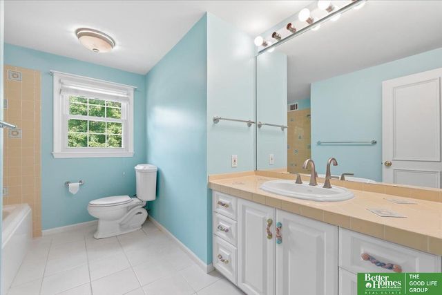 2006 S 91st Street, Omaha, NE 68124