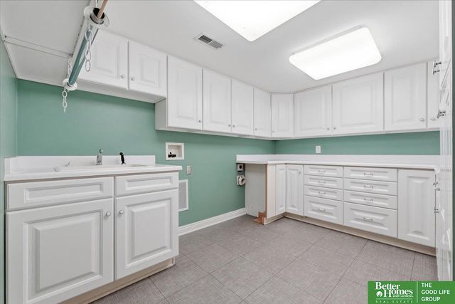 2006 S 91st Street, Omaha, NE 68124