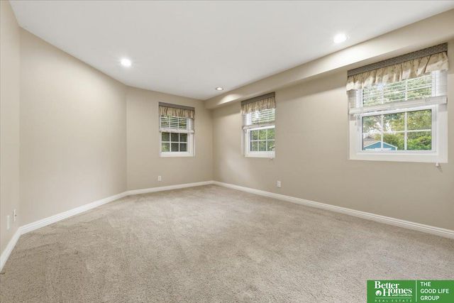 2006 S 91st Street, Omaha, NE 68124