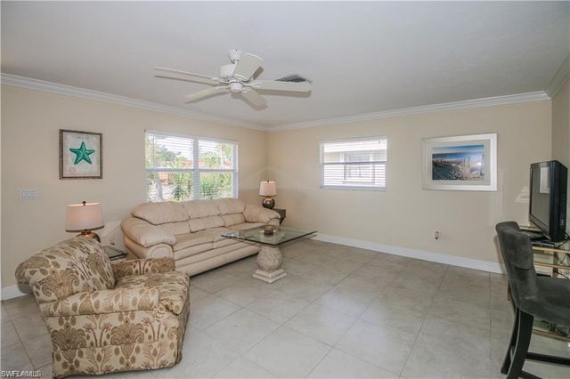 671 98th AVE N, Naples, FL 34108