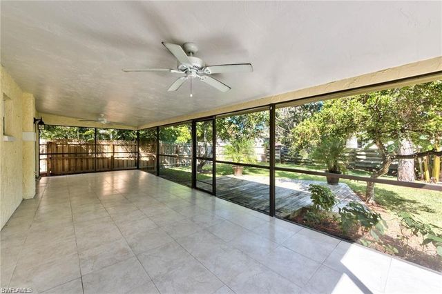 671 98th AVE N, Naples, FL 34108