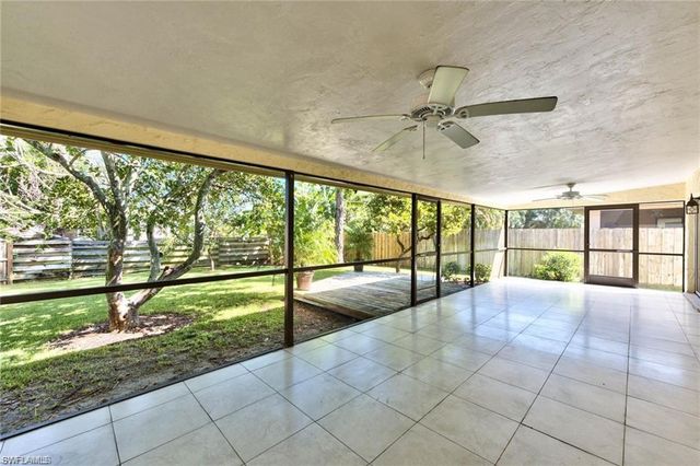 671 98th AVE N, Naples, FL 34108