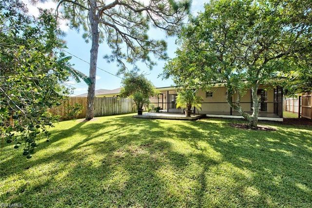 671 98th AVE N, Naples, FL 34108