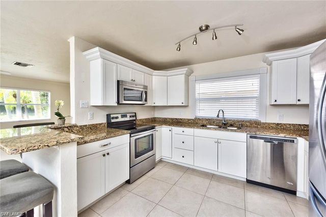 671 98th AVE N, Naples, FL 34108