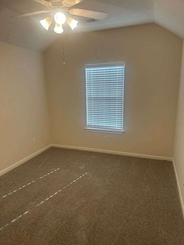 127 W Burberry Circle, Conroe, TX 77384
