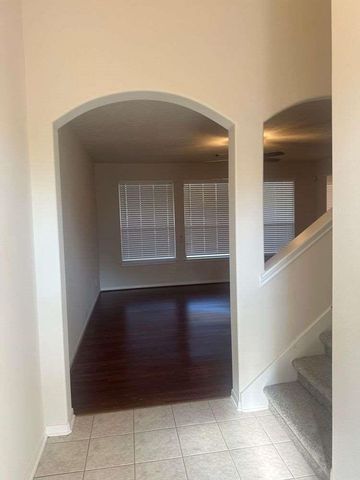 127 W Burberry Circle, Conroe, TX 77384