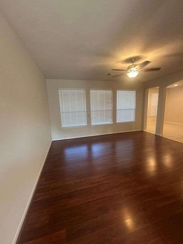 127 W Burberry Circle, Conroe, TX 77384