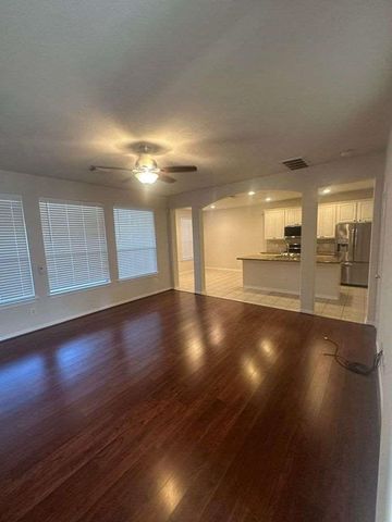 127 W Burberry Circle, Conroe, TX 77384