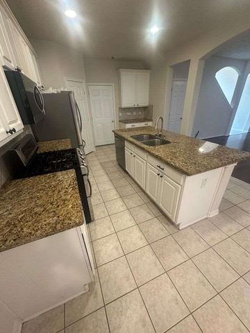 127 W Burberry Circle, Conroe, TX 77384
