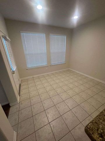 127 W Burberry Circle, Conroe, TX 77384