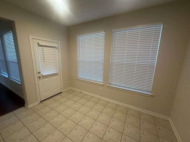 127 W Burberry Circle, Conroe, TX 77384