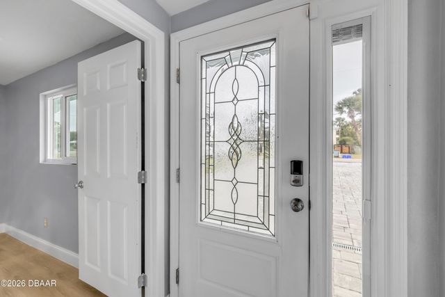 921 E 2nd Avenue E, New Smyrna Beach, FL 32169