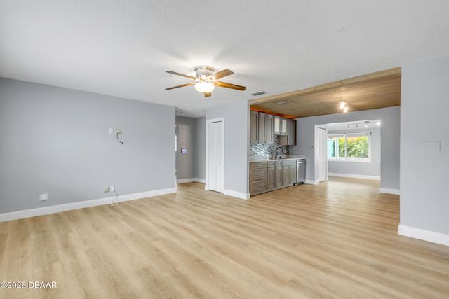 921 E 2nd Avenue E, New Smyrna Beach, FL 32169