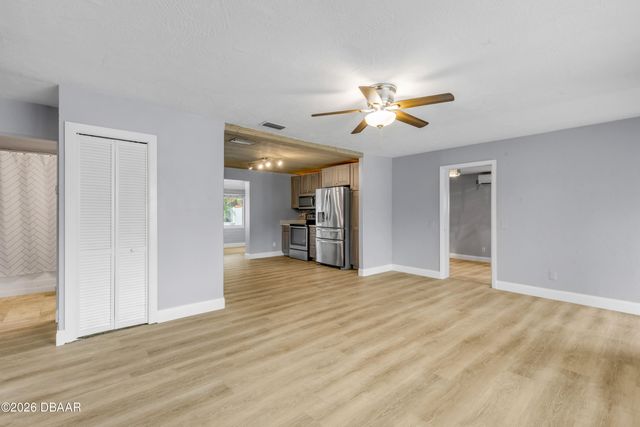 921 E 2nd Avenue E, New Smyrna Beach, FL 32169