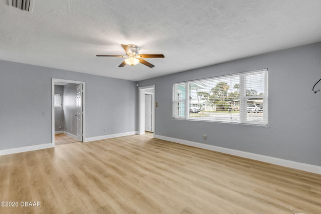 921 E 2nd Avenue E, New Smyrna Beach, FL 32169