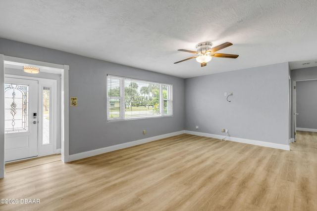 921 E 2nd Avenue E, New Smyrna Beach, FL 32169