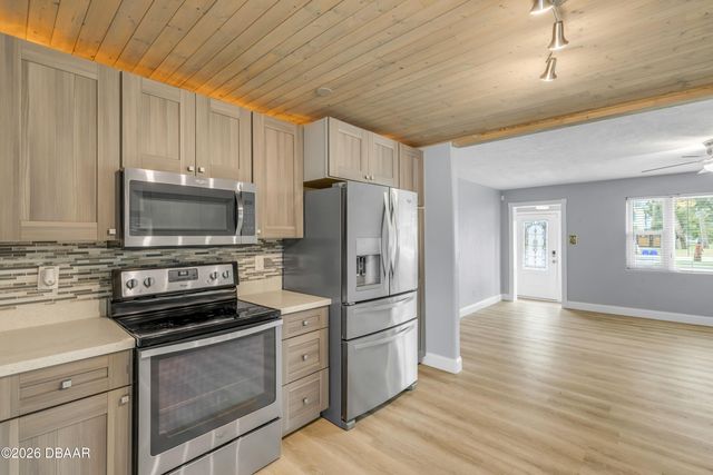 921 E 2nd Avenue E, New Smyrna Beach, FL 32169