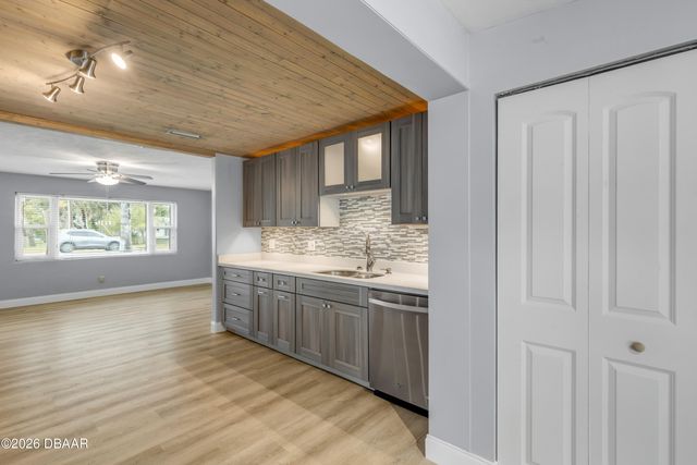 921 E 2nd Avenue E, New Smyrna Beach, FL 32169