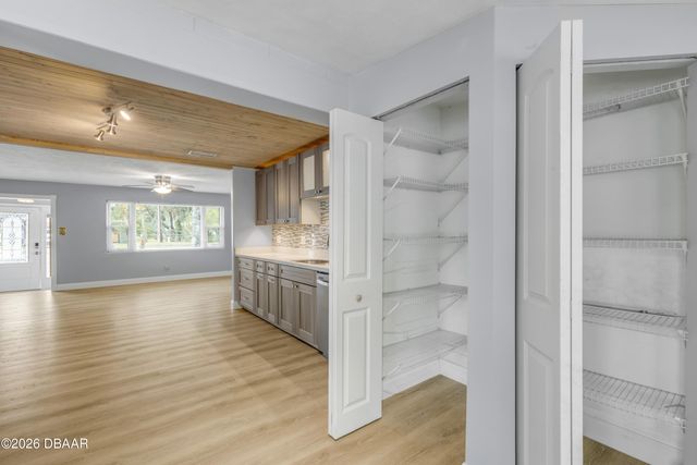 921 E 2nd Avenue E, New Smyrna Beach, FL 32169