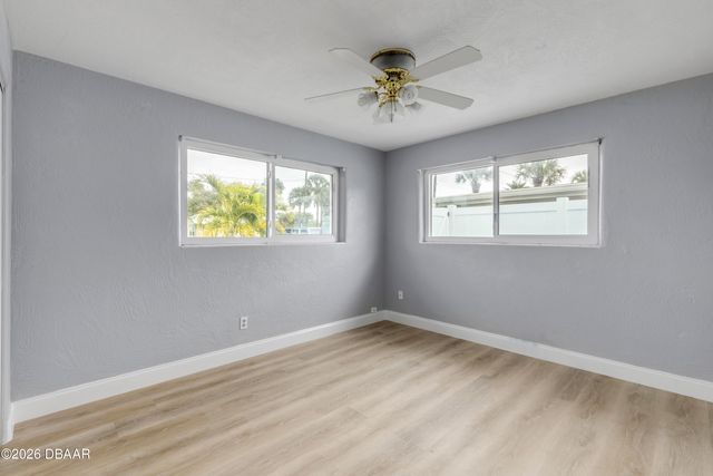 921 E 2nd Avenue E, New Smyrna Beach, FL 32169