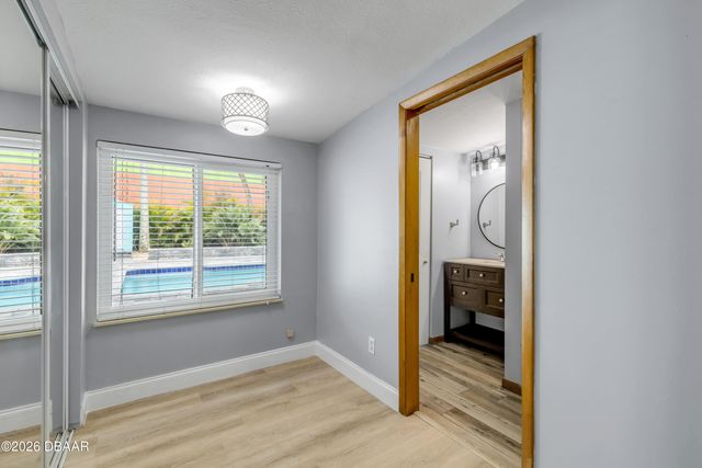 921 E 2nd Avenue E, New Smyrna Beach, FL 32169