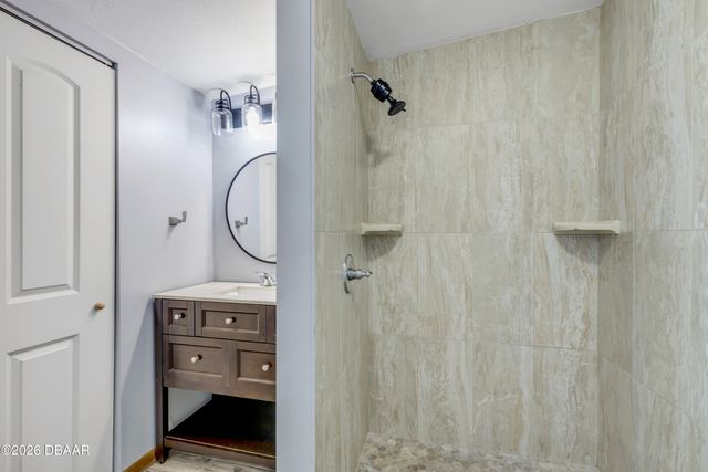 921 E 2nd Avenue E, New Smyrna Beach, FL 32169