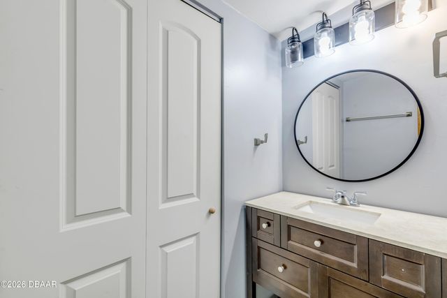 921 E 2nd Avenue E, New Smyrna Beach, FL 32169