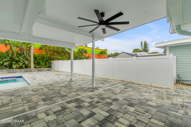 921 E 2nd Avenue E, New Smyrna Beach, FL 32169