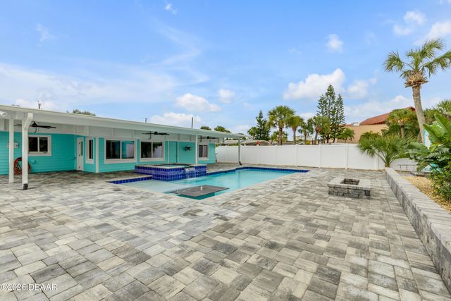 921 E 2nd Avenue E, New Smyrna Beach, FL 32169