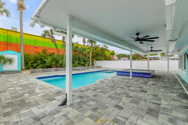 921 E 2nd Avenue E, New Smyrna Beach, FL 32169