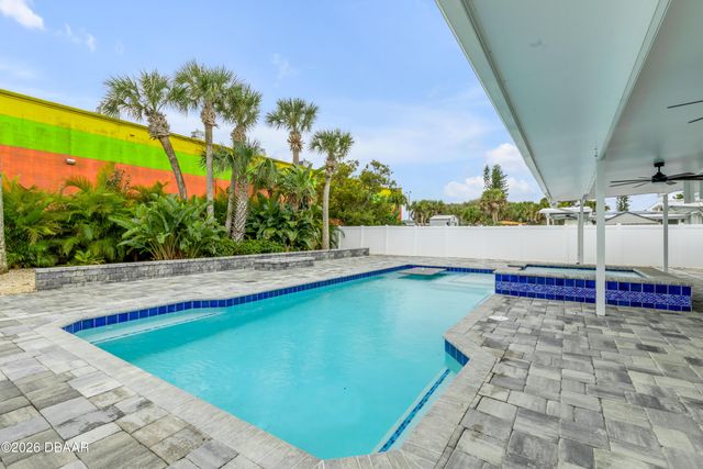 921 E 2nd Avenue E, New Smyrna Beach, FL 32169