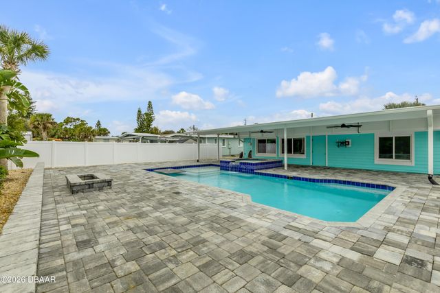 921 E 2nd Avenue E, New Smyrna Beach, FL 32169