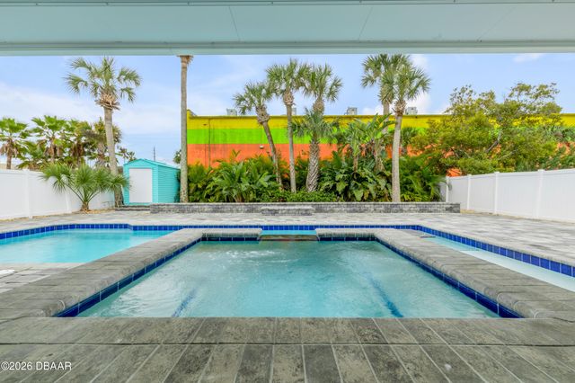 921 E 2nd Avenue E, New Smyrna Beach, FL 32169