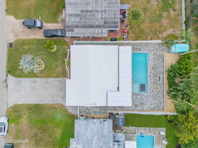 921 E 2nd Avenue E, New Smyrna Beach, FL 32169