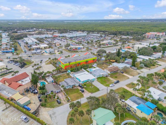 921 E 2nd Avenue E, New Smyrna Beach, FL 32169