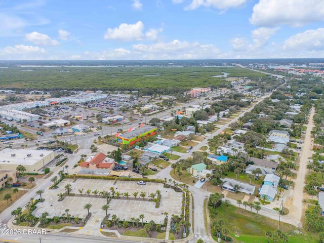 921 E 2nd Avenue E, New Smyrna Beach, FL 32169