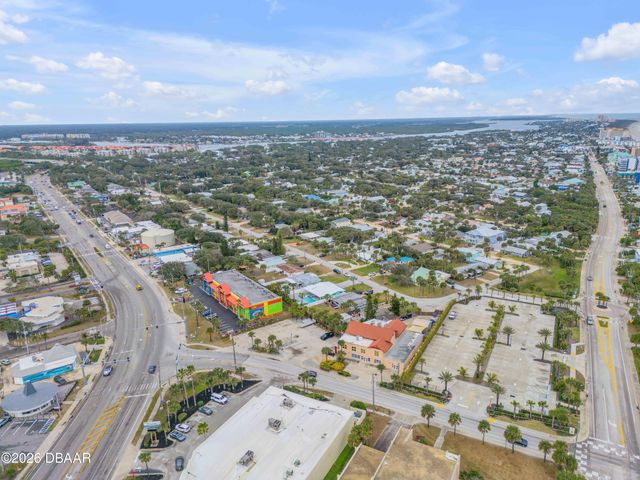 921 E 2nd Avenue E, New Smyrna Beach, FL 32169