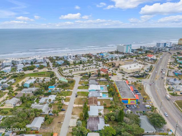 921 E 2nd Avenue E, New Smyrna Beach, FL 32169