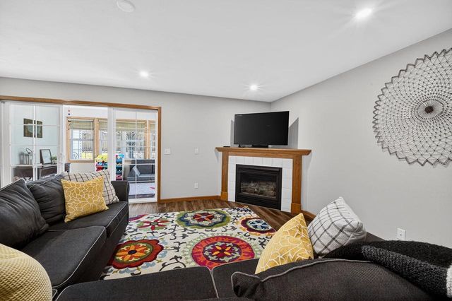 1026 Stonewood Crossing, Sun Prairie, WI 53590