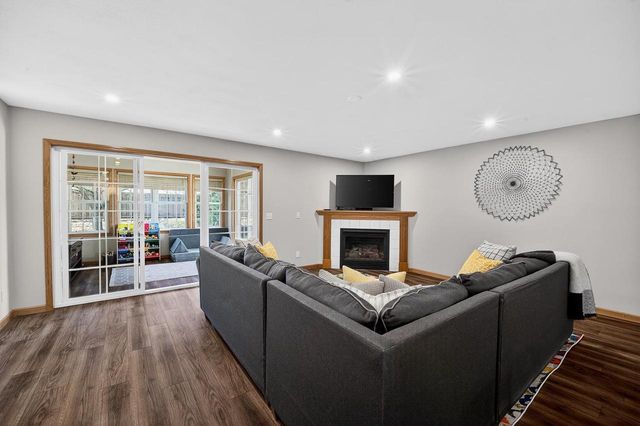 1026 Stonewood Crossing, Sun Prairie, WI 53590