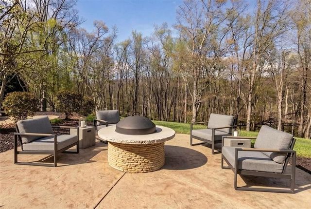 810 Chapel Hill Ct, Pine Twp, PA 15044