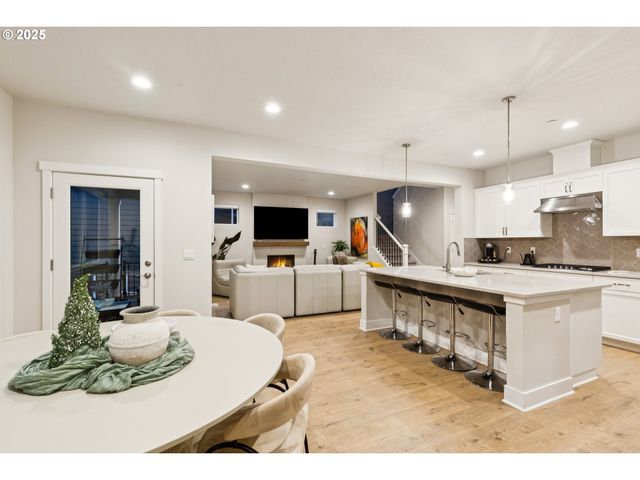 8549 Sw 176TH Ave, Beaverton, OR 97007