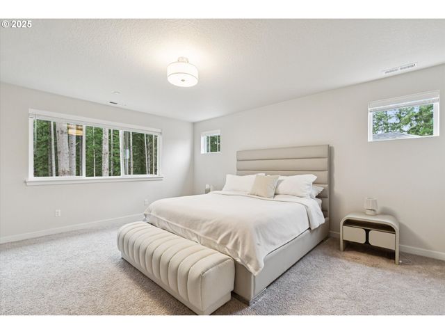 8549 Sw 176TH Ave, Beaverton, OR 97007