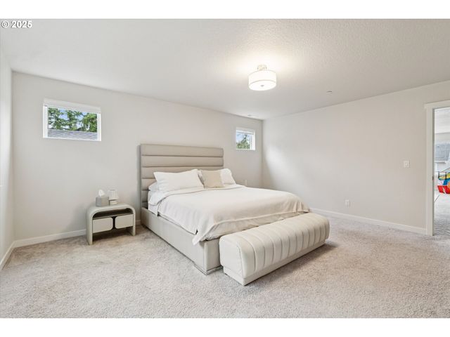 8549 Sw 176TH Ave, Beaverton, OR 97007