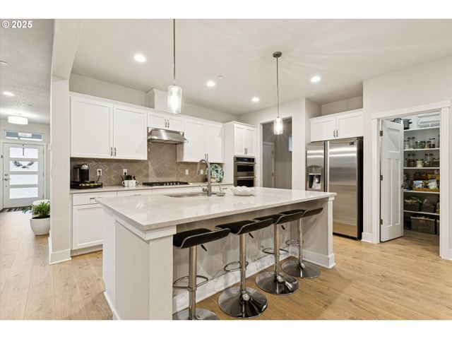 8549 Sw 176TH Ave, Beaverton, OR 97007